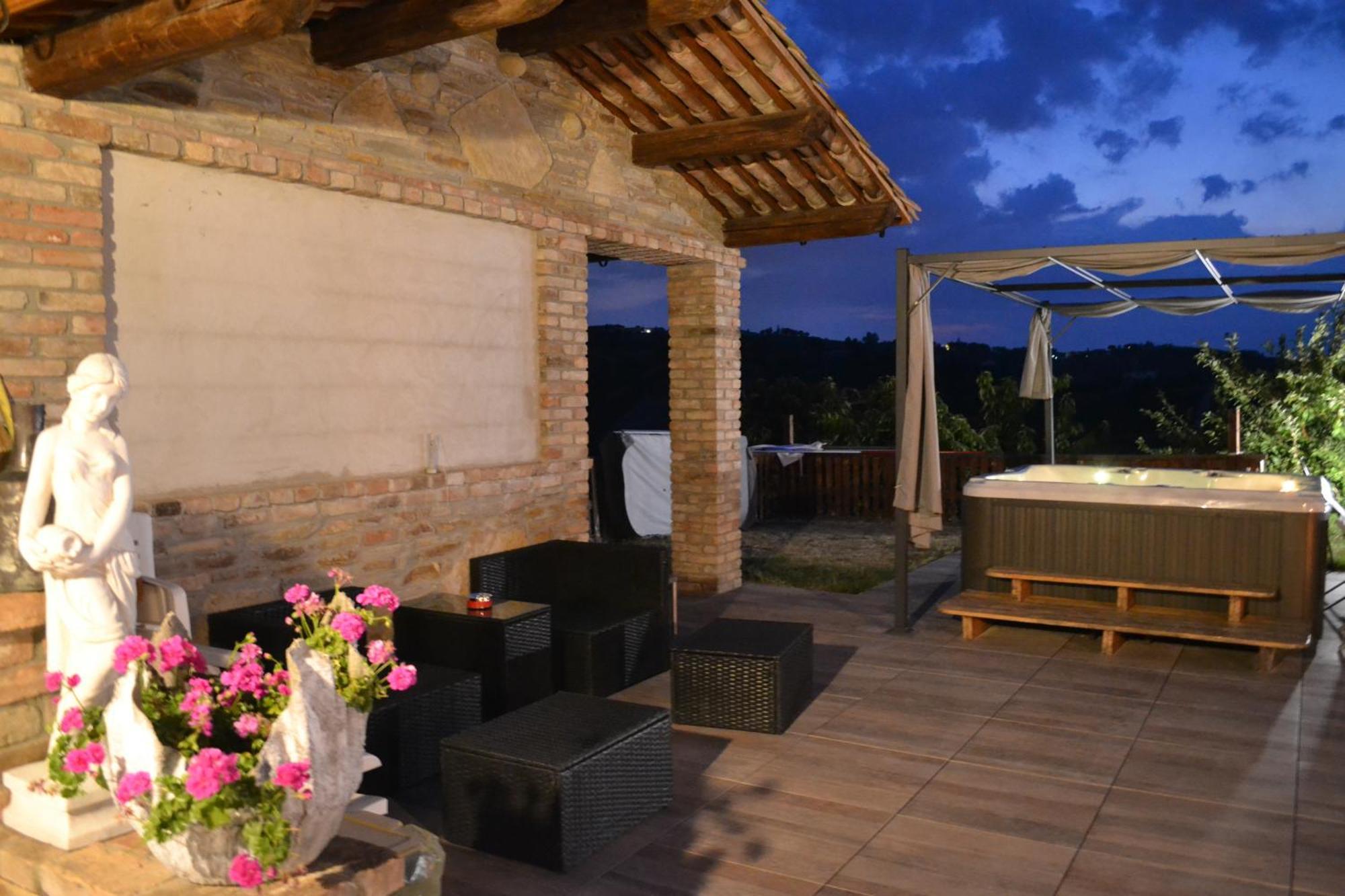 Agriturismo San Martino Castiglione Tinella Bagian luar foto